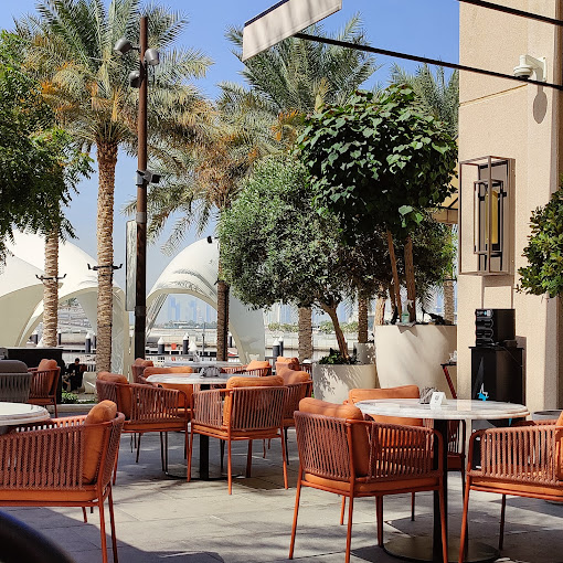 outdoor ambiance at le flamant restaurant